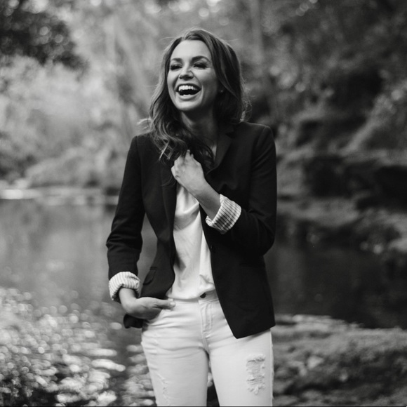 Meet your Posher, June - Picture 3 of 3